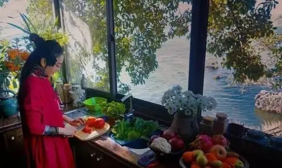 Nữ nghệ sĩ 30 năm không ăn cơm sở hữu biệt thự "cung trăng - mặt trời" đẹp nhất thế gian- Ảnh 15. Nữ nghệ sĩ 30 năm không ăn cơm sở hữu biệt thự "cung trăng - mặt trời" đẹp nhất thế gian- Ảnh 15.