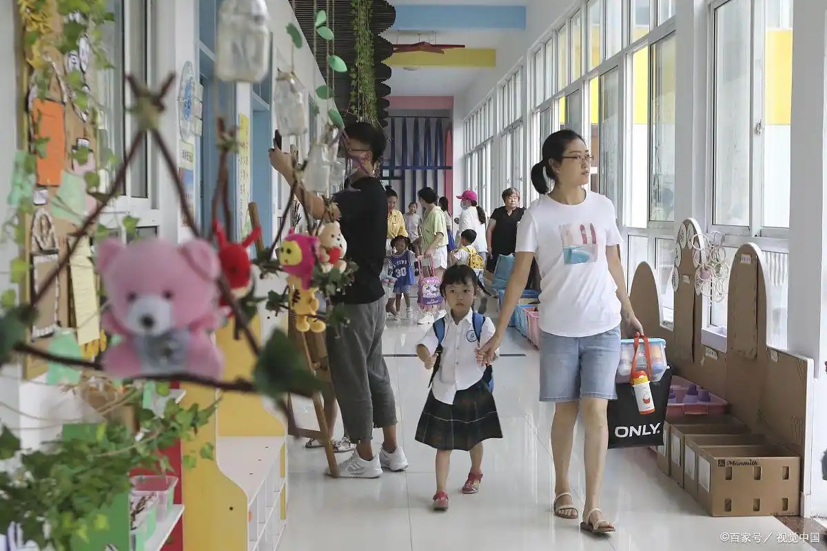 Lương 3 cọc 3 đồng, chồng tôi đòi bán nhà để con học trường quốc tế, anh bảo: "Giáo dục quan trọng hơn nhà cửa"!- Ảnh 1. Lương 3 cọc 3 đồng, chồng tôi đòi bán nhà để con học trường quốc tế, anh bảo: "Giáo dục quan trọng hơn nhà cửa"!- Ảnh 1.