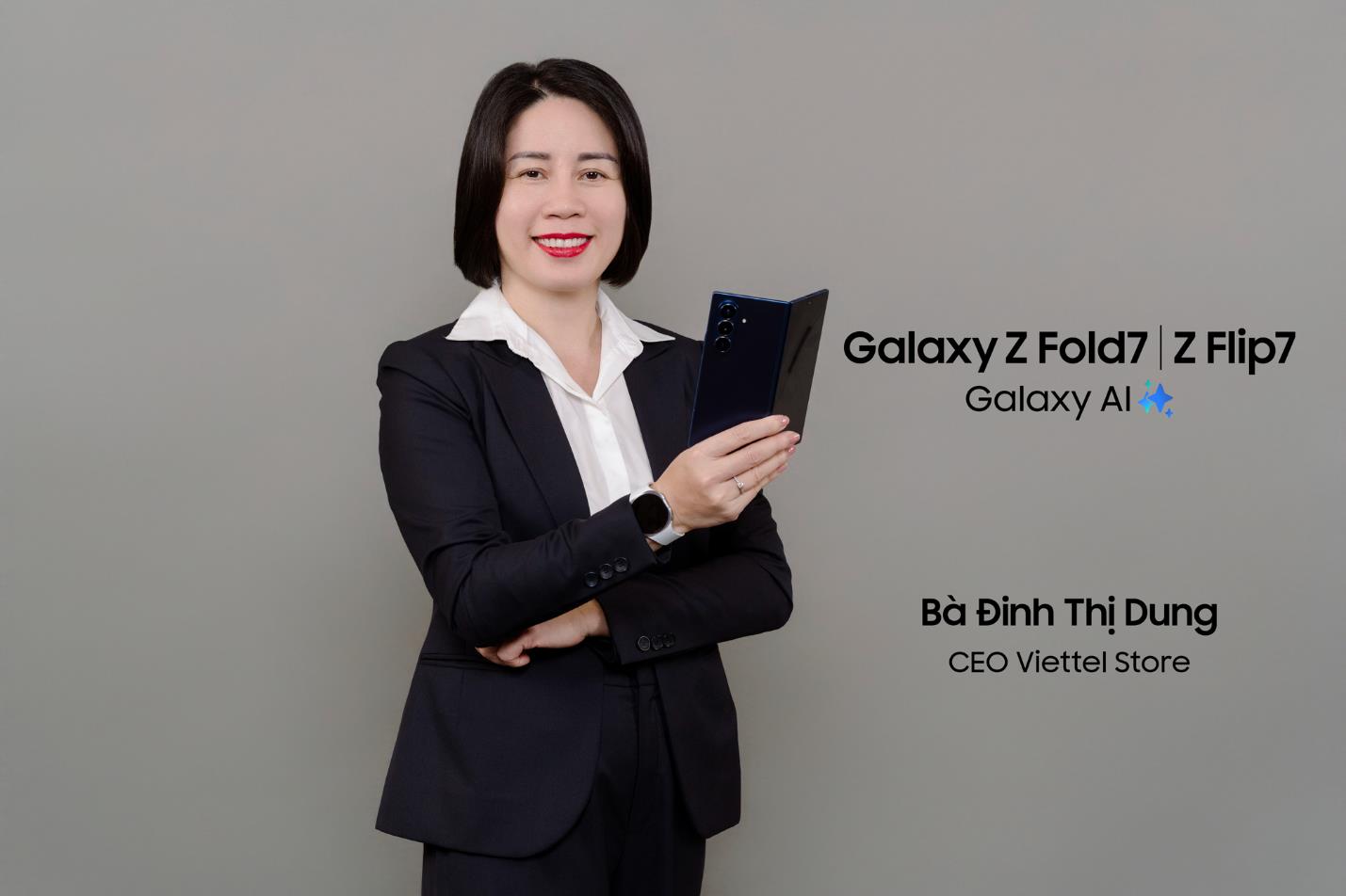 Khi công nghệ gập mở định hình phong cách lãnh đạo mới tại Viettel Store- Ảnh 1. Khi công nghệ gập mở định hình phong cách lãnh đạo mới tại Viettel Store- Ảnh 1.