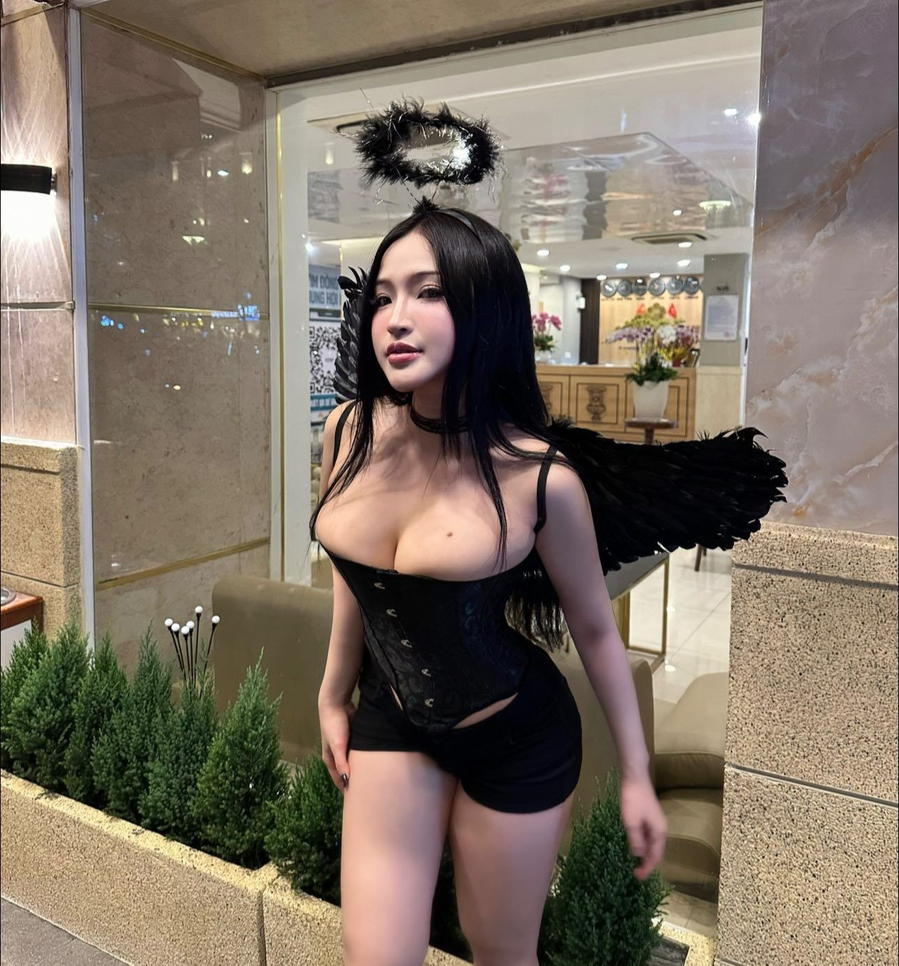 photo-1761878224866 photo-1761878224866