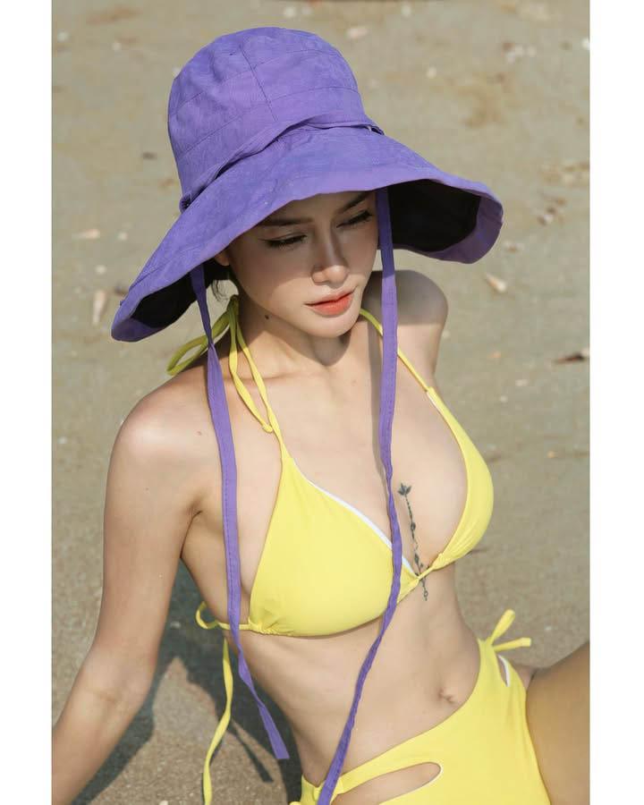 Nữ tổng tài 9x khiến fan bỏng mắt với những lần diện bikini “mướt mắt”- Ảnh 5. Nữ tổng tài 9x khiến fan bỏng mắt với những lần diện bikini “mướt mắt”- Ảnh 5.