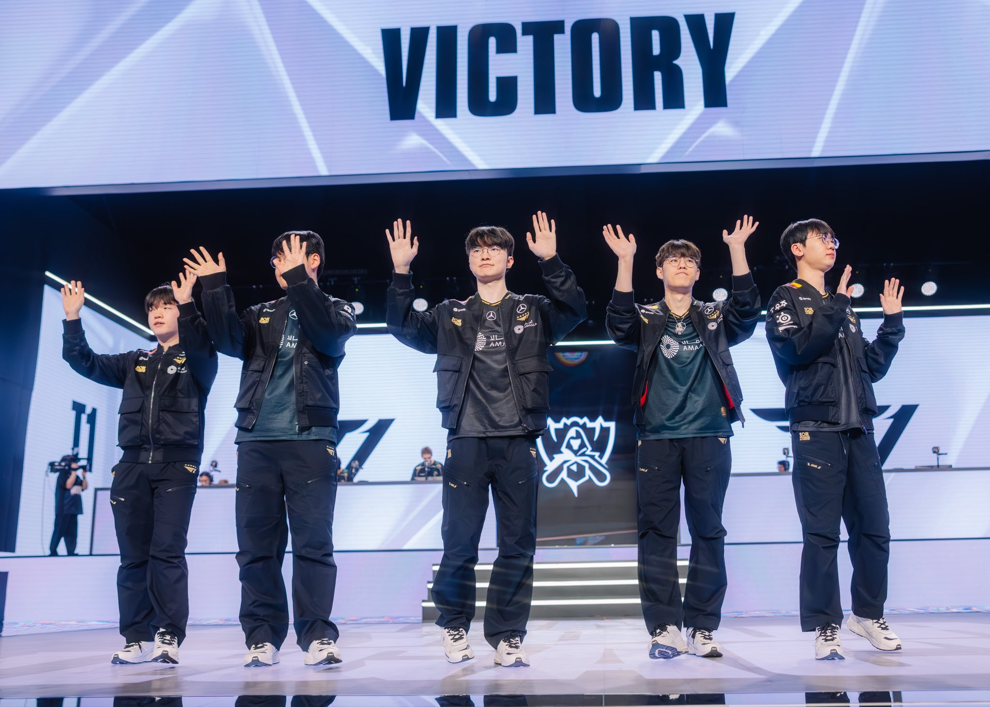 photo-1761926095595 photo-1761926095595