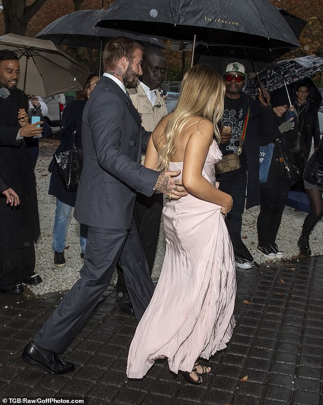 Chưa thấy đôi nào bên nhau 25 năm vẫn tình như David với Victoria Beckham, nhìn ánh mắt Harper bên cạnh là đủ hiểu- Ảnh 6.