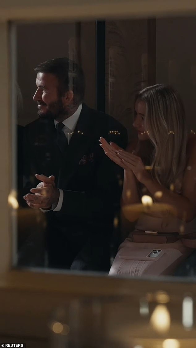 Chưa thấy đôi nào bên nhau 25 năm vẫn tình như David với Victoria Beckham, nhìn ánh mắt Harper bên cạnh là đủ hiểu- Ảnh 2.