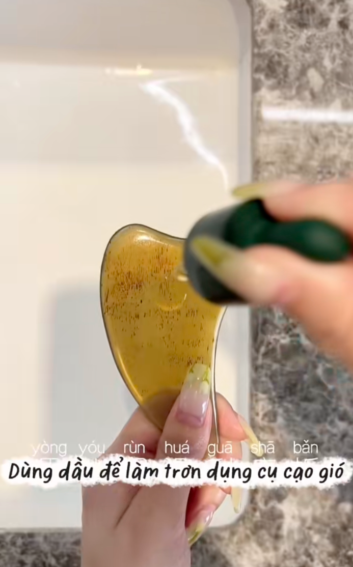 "Chống già" theo cách của 3 người phụ nữ này: Dùng dụng cụ bằng đá để giúp nâng cơ và là phẳng nếp nhăn- Ảnh 11.