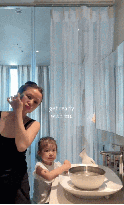 "Chống già" theo cách của 3 người phụ nữ này: Dùng dụng cụ bằng đá để giúp nâng cơ và là phẳng nếp nhăn- Ảnh 3.