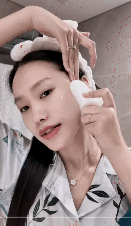 "Chống già" theo cách của 3 người phụ nữ này: Dùng dụng cụ bằng đá để giúp nâng cơ và là phẳng nếp nhăn- Ảnh 6.