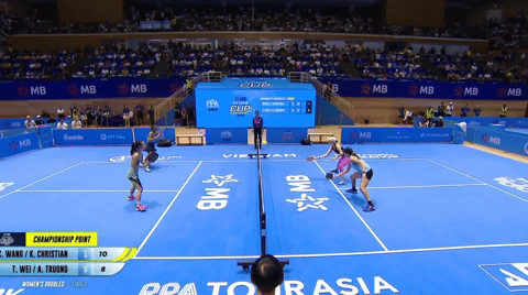 Đỉnh cao pickleball là đây: 4 cô gái "phẩy vợt", hàng nghìn khán giả phải vỗ tay rần rần- Ảnh 2.