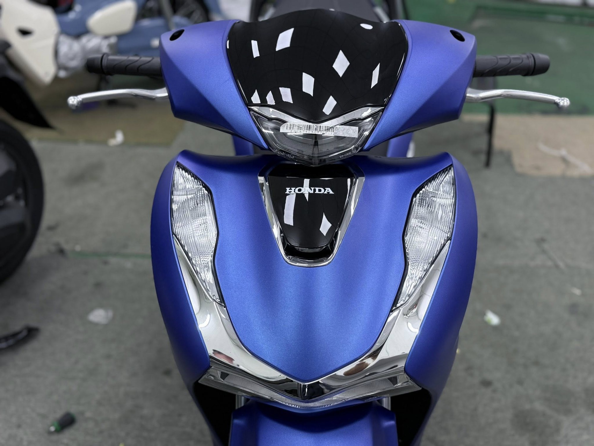 Xe tay ga Honda nhiều người mê vừa về màu mới cực đẹp, đi gần 45km hết 1 lít xăng, phanh ABS trước-sau- Ảnh 3.