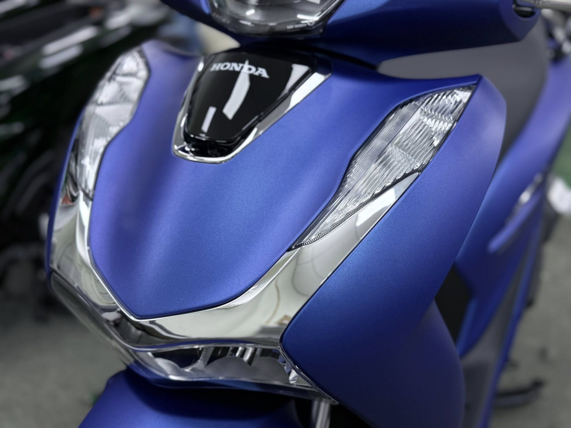 Xe tay ga Honda nhiều người mê vừa về màu mới cực đẹp, đi gần 45km hết 1 lít xăng, phanh ABS trước-sau- Ảnh 2.