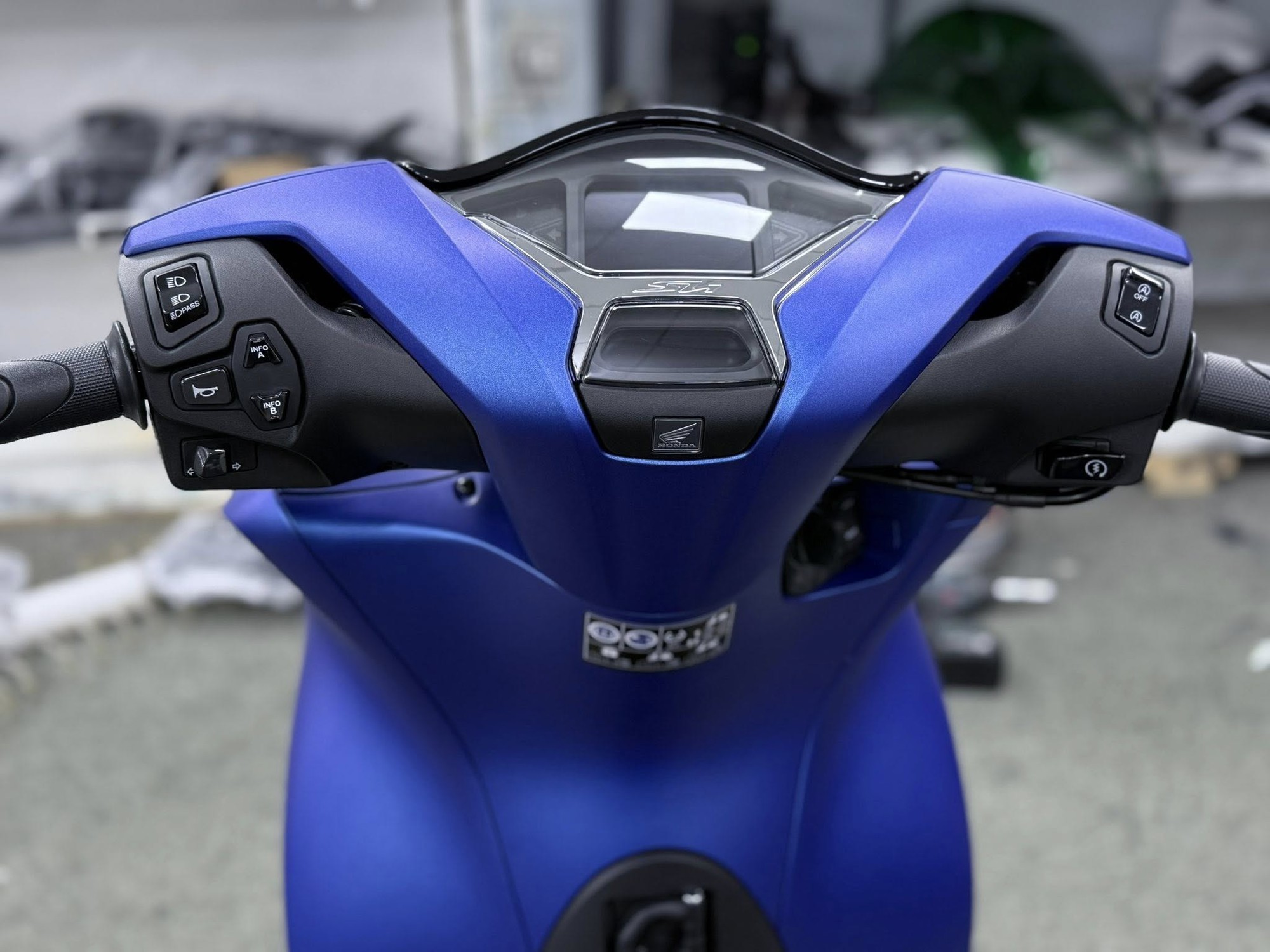 Xe tay ga Honda nhiều người mê vừa về màu mới cực đẹp, đi gần 45km hết 1 lít xăng, phanh ABS trước-sau- Ảnh 8.