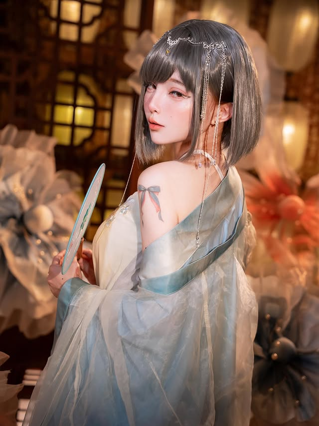 photo-1759737448335