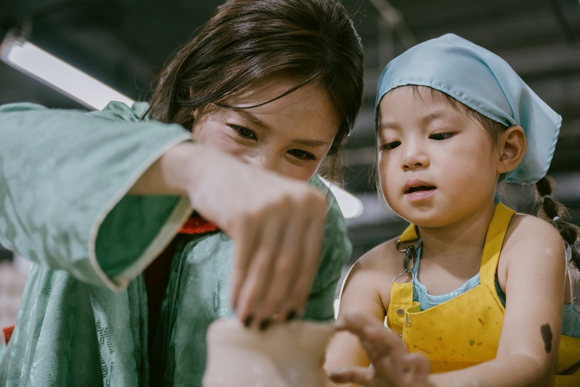 Pam Yêu Ơi cười tít khi được bà ngoại và mẹ đưa đi chơi Trung thu ở một nơi đặc biệt- Ảnh 8.