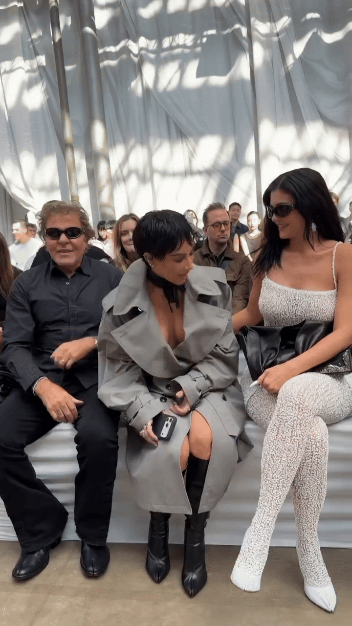 Chị em Kim Kardashian, Kylie Jenner bị chê thậm tệ: Tài năng ở đâu, sao vượt mặt dàn sao quốc tế?- Ảnh 3.
