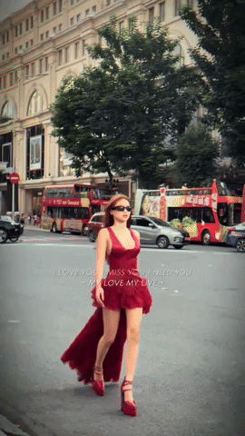 Louis Phạm khoe body cực phẩm, thần thái sang chảnh nổi bật trên phố, netizen cảm thán: "Ghét mấy cũng không chê được nhan sắc"- Ảnh 2. Louis Phạm khoe body cực phẩm, thần thái sang chảnh nổi bật trên phố, netizen cảm thán: "Ghét mấy cũng không chê được nhan sắc"- Ảnh 2.