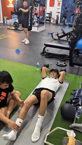 Á hậu Phương Nga khóc nức nở khi thấy Bình An đau đớn vì chấn thương thể thao- Ảnh 4.