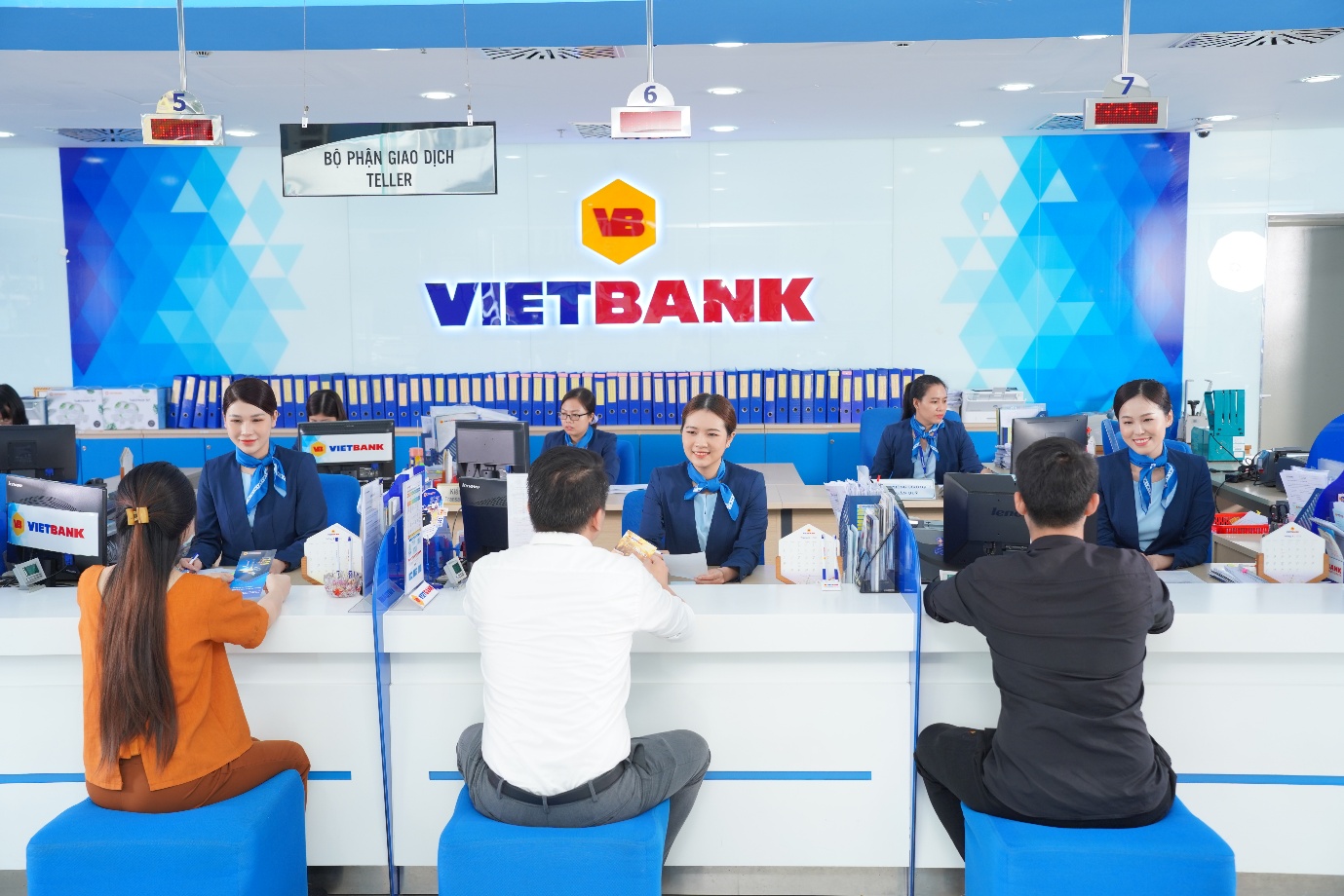 Vietbank chào bán hơn 270,9 triệu cổ phiếu, vốn điều lệ dự kiến vượt 10.900 tỷ đồng- Ảnh 2.