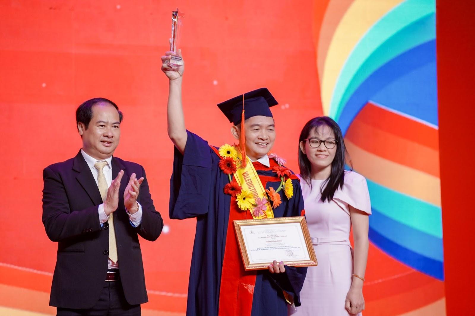 Chọn thạc sĩ Tài chính - ngân hàng theo hướng ứng dụng để tạo giá trị nghề nghiệp- Ảnh 2.