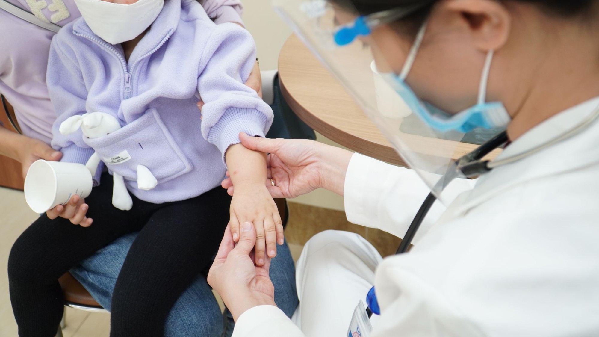Chuyên gia cảnh báo bệnh trẻ em mùa mưa lũ- Ảnh 2.