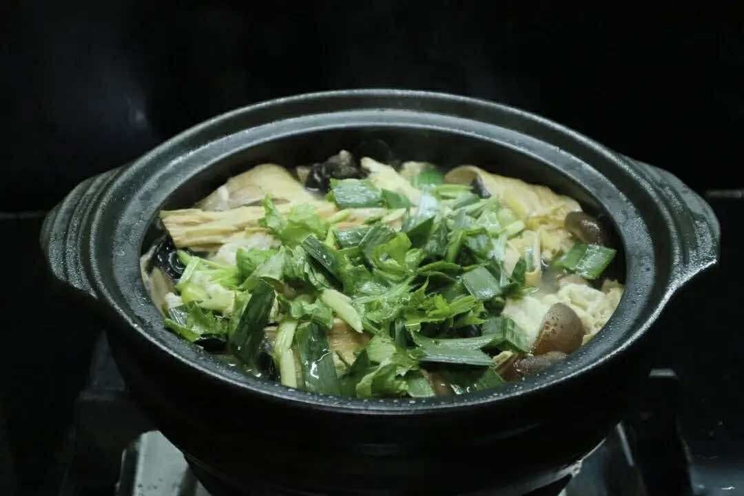 Trời mưa, ngập hãy nấu ngay món này: Toàn nguyên liệu rẻ tiền mà hương vị tuyệt ngon ăn cùng cơm hay bún đều hợp- Ảnh 7.