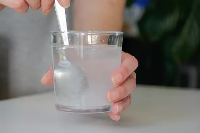Bác sĩ gửi thông điệp đến người dùng collagen: Một số sản phẩm collagen chứa hợp chất nguy hiểm, làm sao để chọn đúng- Ảnh 2.