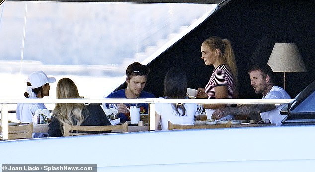 "Tiểu mỹ nhân" Harper Beckham bị paparazzi "dìm" thê thảm!- Ảnh 9.