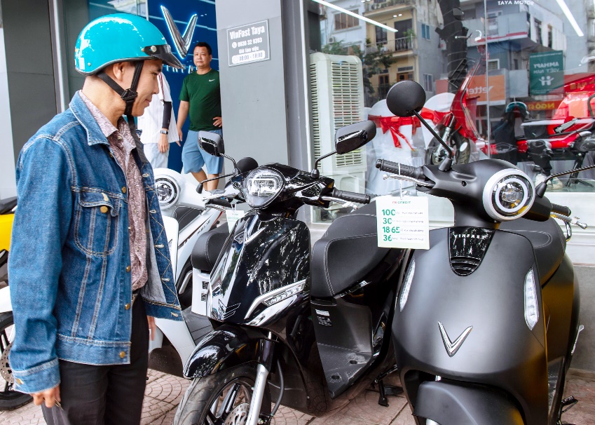 FE CREDIT hợp tác VinFast mang đến “combo” mua xe máy điện trả trước chỉ từ “0 đồng”- Ảnh 2.
