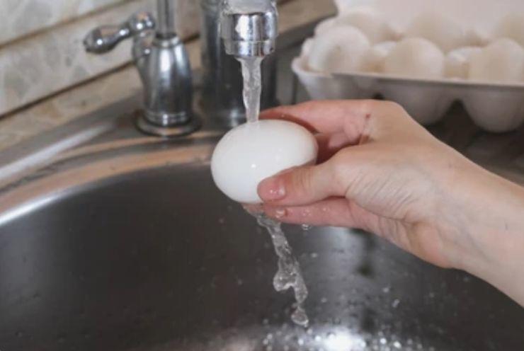 Bạn đang bị khí huyết suy yếu, khó ngủ và rụng tóc? Cứ áp dụng 2 cách luộc trứng này sẽ phục hồi sức khỏe- Ảnh 1.