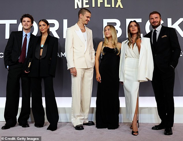 Dâu cả nhà Beckham "xát muối" vào tim mẹ chồng - Victoria- Ảnh 4.