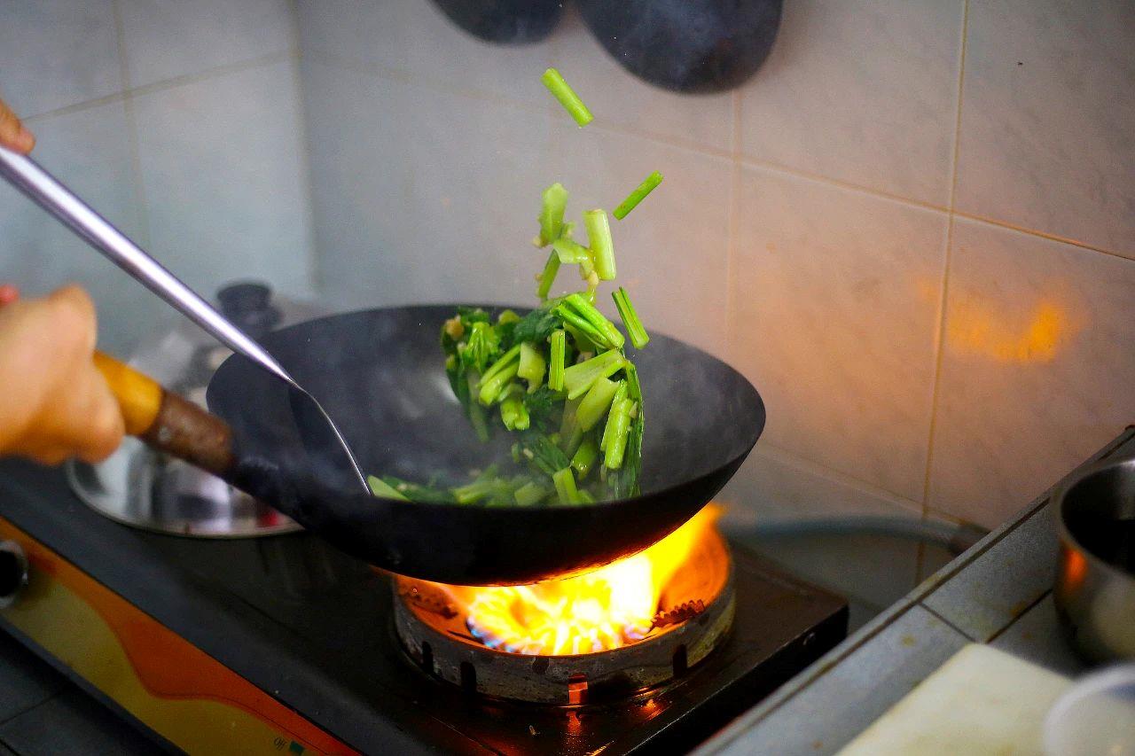 Nhiều người hàng ngày vẫn tiếp xúc với 3 chất gây ung thư, có thứ "trốn" ngay trong nhà mà không hay biết!- Ảnh 3.