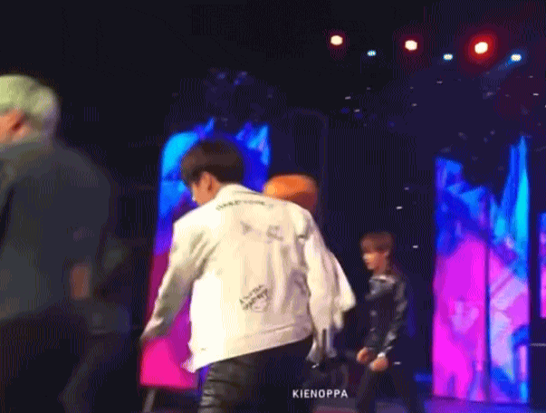 Clip hiếm: BTS trình diễn ở Việt Nam- Ảnh 3.