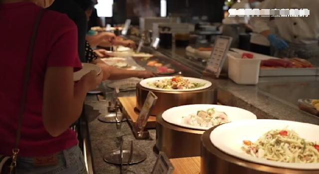 Nghi bé gái trộm đồ khi ăn buffet, ông chủ kiểm tra cặp: Thứ bên trong khiến ông chết lặng!- Ảnh 1.