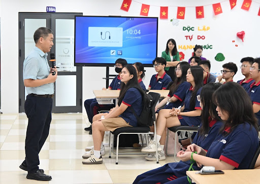 Trải nghiệm thực tế tại UWE Bristol giúp học sinh chọn đúng ngành học, đúng nghề- Ảnh 1. Trải nghiệm thực tế tại UWE Bristol giúp học sinh chọn đúng ngành học, đúng nghề- Ảnh 1.