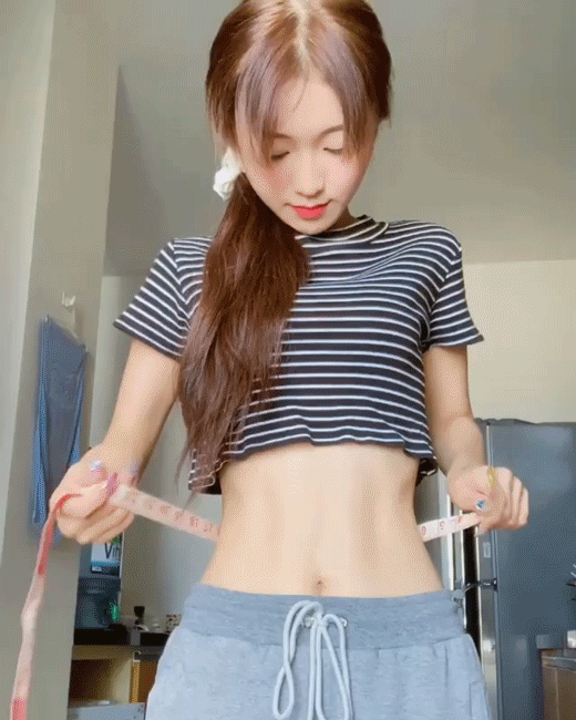 5 vòng eo bé "siêu thực" của Vbiz: Không phải Ngọc Trinh mà trùm cuối là "chị đại" U45!- Ảnh 10. 5 vòng eo bé "siêu thực" của Vbiz: Không phải Ngọc Trinh mà trùm cuối là "chị đại" U45!- Ảnh 10.