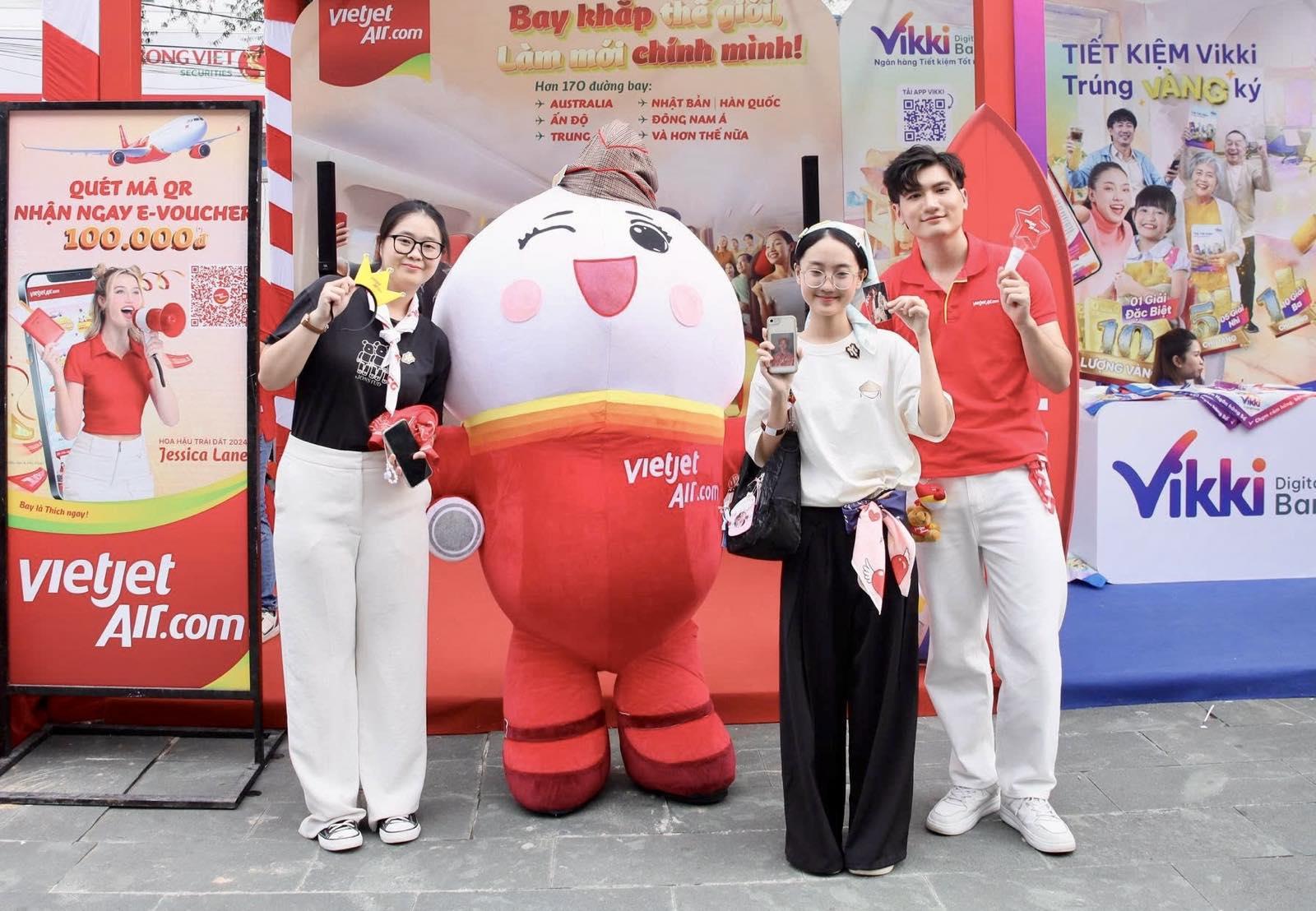 "Gia tộc Anh Tài" hội ngộ, bùng cháy trên sân khấu: Đêm nhạc gây quỹ "Tôi! Người Việt Nam" vỡ òa cảm xúc- Ảnh 1. "Gia tộc Anh Tài" hội ngộ, bùng cháy trên sân khấu: Đêm nhạc gây quỹ "Tôi! Người Việt Nam" vỡ òa cảm xúc- Ảnh 1.