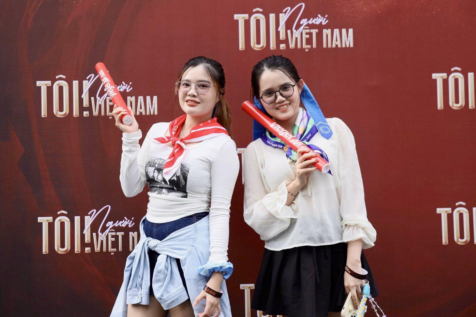 "Gia tộc Anh Tài" hội ngộ, bùng cháy trên sân khấu: Đêm nhạc gây quỹ "Tôi! Người Việt Nam" vỡ òa cảm xúc- Ảnh 2. "Gia tộc Anh Tài" hội ngộ, bùng cháy trên sân khấu: Đêm nhạc gây quỹ "Tôi! Người Việt Nam" vỡ òa cảm xúc- Ảnh 2.