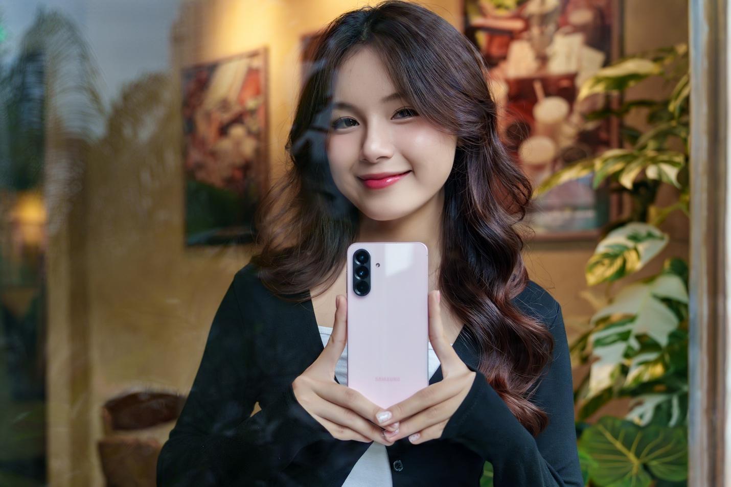 Trời lạnh rồi, để Gemini phối đồ cho bạn lên phố thôi!- Ảnh 1. Trời lạnh rồi, để Gemini phối đồ cho bạn lên phố thôi!- Ảnh 1.