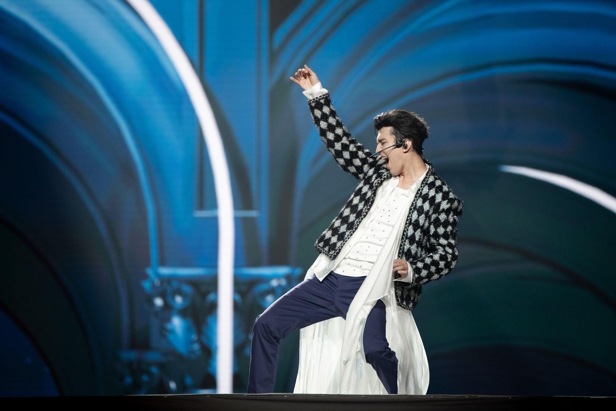 Dimash Kudaibergen: Tại sao cả thế giới “phát cuồng” trước một giọng hát?- Ảnh 2. Dimash Kudaibergen: Tại sao cả thế giới “phát cuồng” trước một giọng hát?- Ảnh 2.