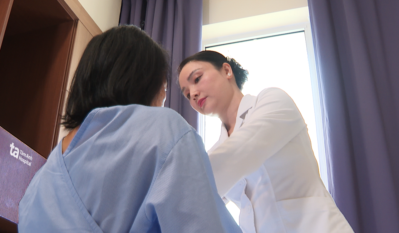 Người phụ nữ U60 phát hiện rách vỡ túi ngực 15 năm ngay trong lần khám sức khỏe định kỳ- Ảnh 1. Người phụ nữ U60 phát hiện rách vỡ túi ngực 15 năm ngay trong lần khám sức khỏe định kỳ- Ảnh 1.