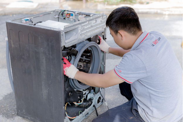 LG hỗ trợ sửa chữa thiết bị, đồng hành cùng người dân sau bão- Ảnh 3.