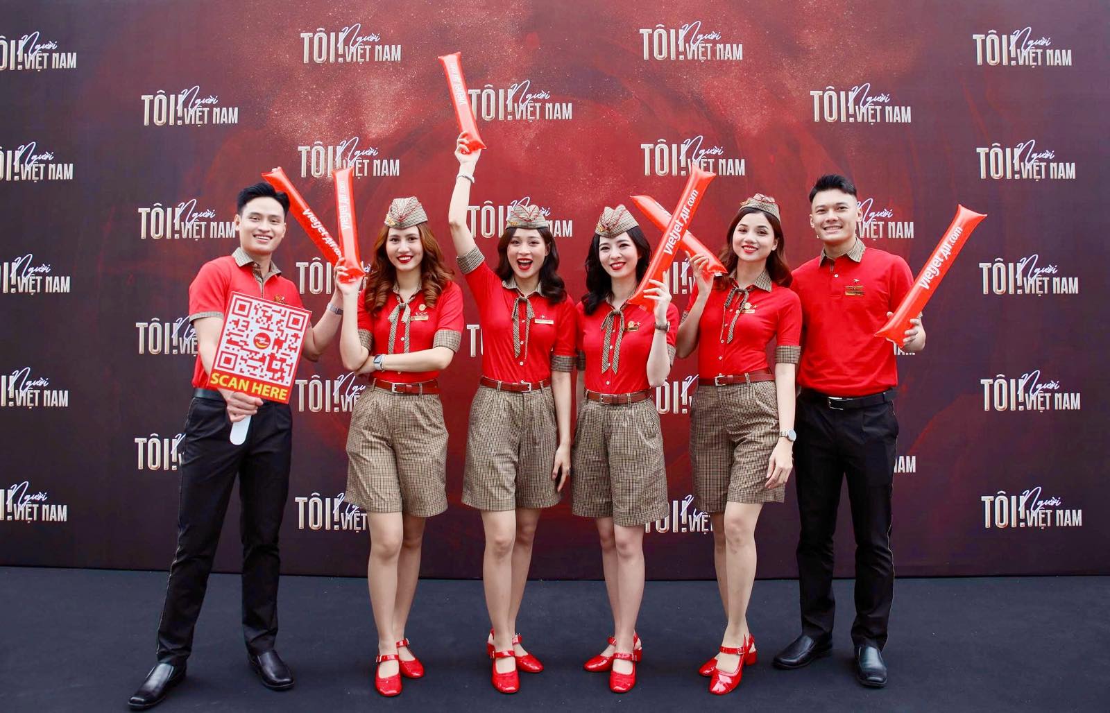 "Gia tộc Anh Tài" hội ngộ, bùng cháy trên sân khấu: Đêm nhạc gây quỹ "Tôi! Người Việt Nam" vỡ òa cảm xúc- Ảnh 5. "Gia tộc Anh Tài" hội ngộ, bùng cháy trên sân khấu: Đêm nhạc gây quỹ "Tôi! Người Việt Nam" vỡ òa cảm xúc- Ảnh 5.