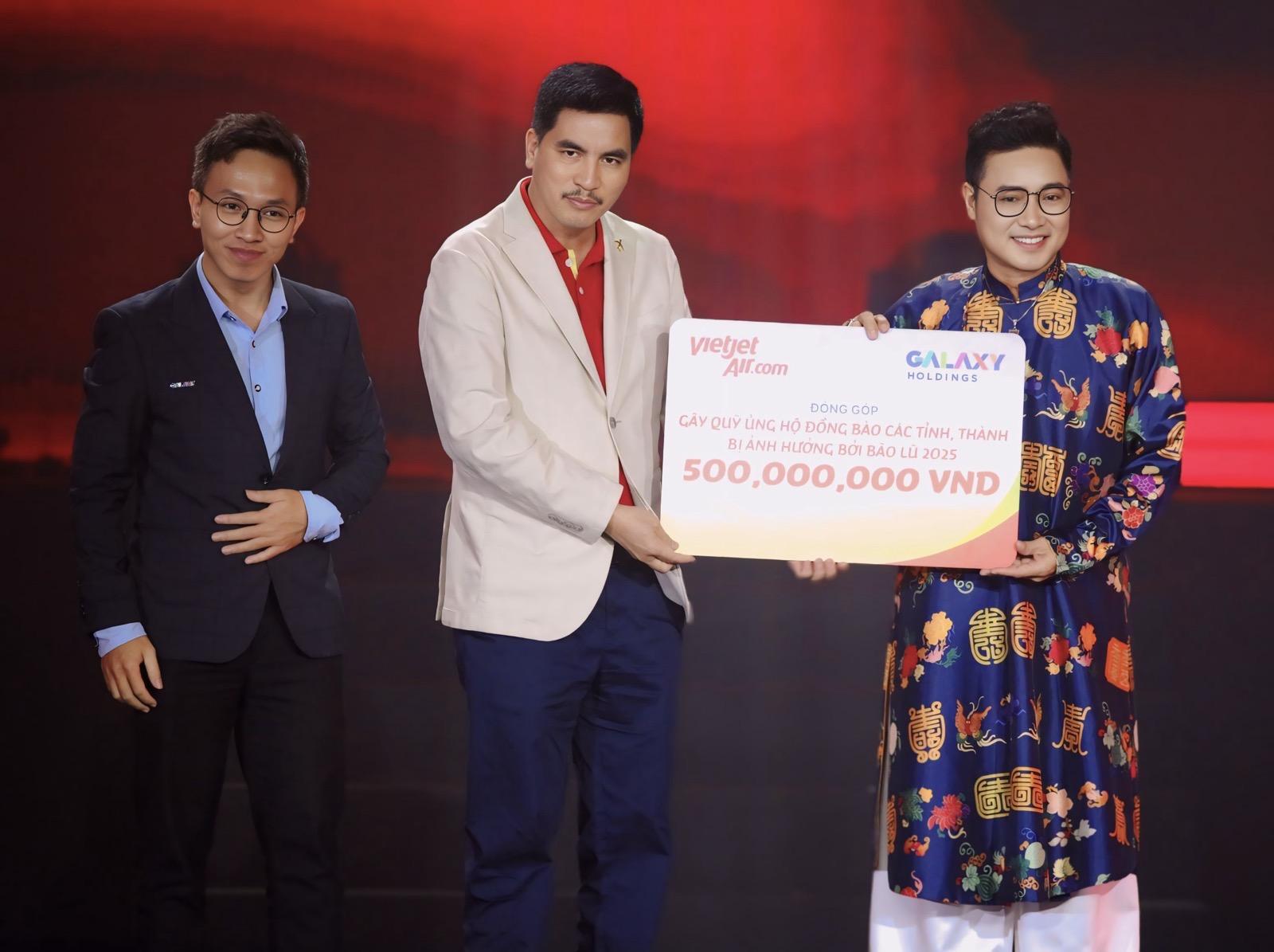 "Gia tộc Anh Tài" hội ngộ, bùng cháy trên sân khấu: Đêm nhạc gây quỹ "Tôi! Người Việt Nam" vỡ òa cảm xúc- Ảnh 6. "Gia tộc Anh Tài" hội ngộ, bùng cháy trên sân khấu: Đêm nhạc gây quỹ "Tôi! Người Việt Nam" vỡ òa cảm xúc- Ảnh 6.