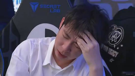 CKTG 2025: Từ HLV đến BLV LPL đều phải bật khóc trước Faker và T1- Ảnh 1.