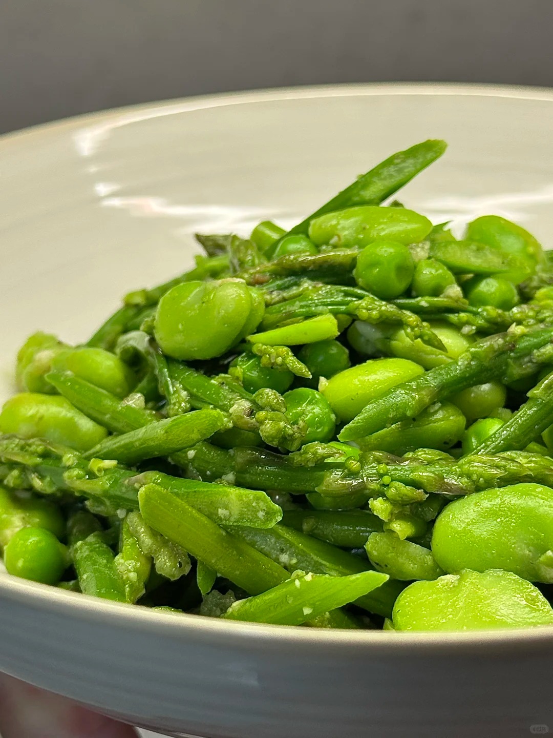 Salad của người giàu: Công thức giảm cân đang gây bão, kết hợp măng tây cùng "kho báu đen" đắt đỏ, ăn hoài không chán!- Ảnh 1.