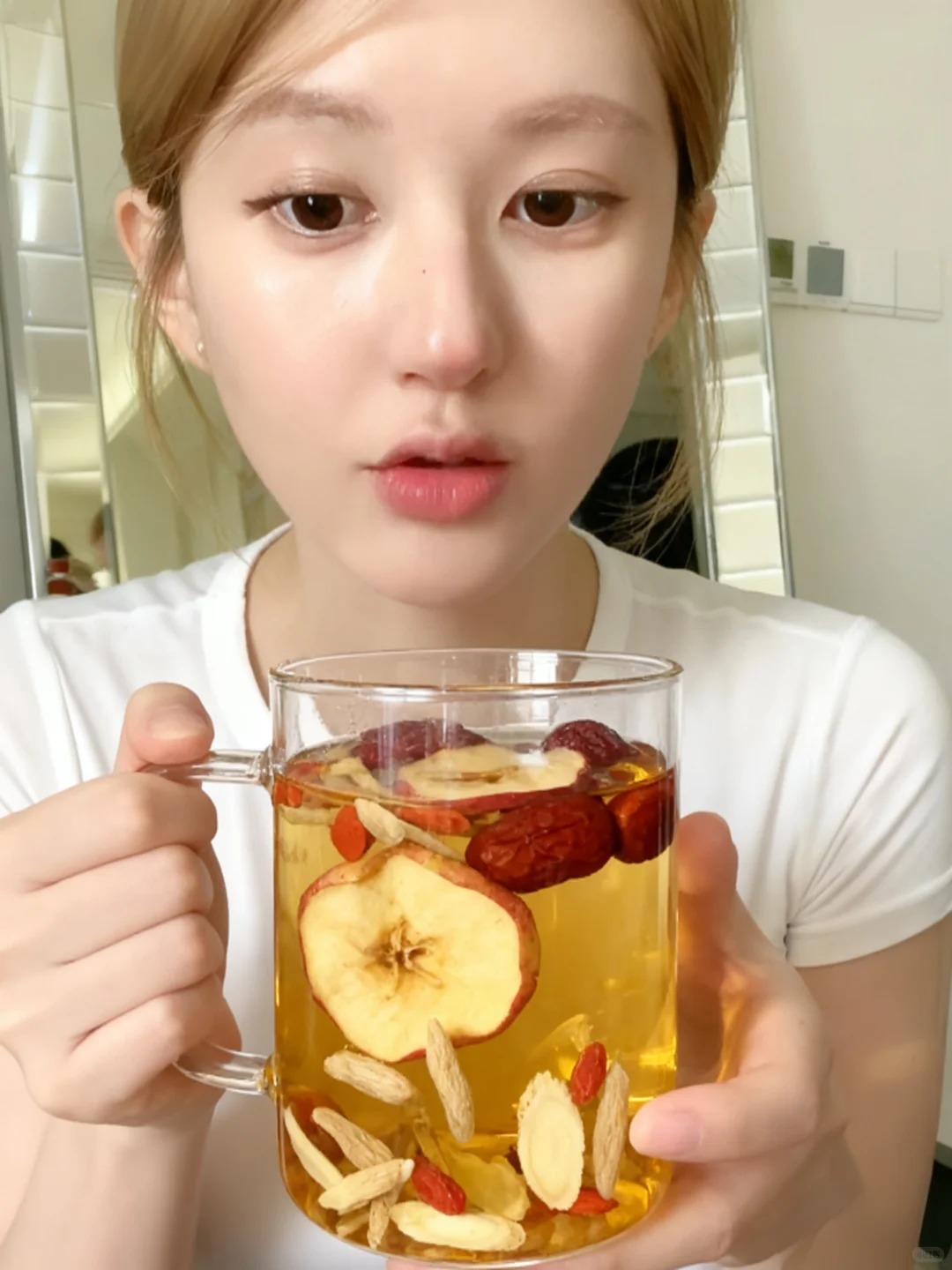 Khám phá "nước thần" của giới văn phòng: Vừa giảm cân lại thăng hạng nhan sác, dễ làm đến mức người lười cũng mê!- Ảnh 1.