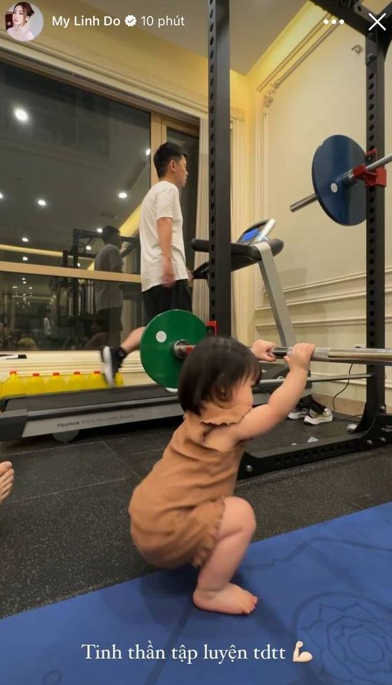 Anh trai chồng Đỗ Mỹ Linh khoe phòng gym riêng hoành tráng trong dinh thự trăm tỷ nhà bầu Hiển- Ảnh 3.