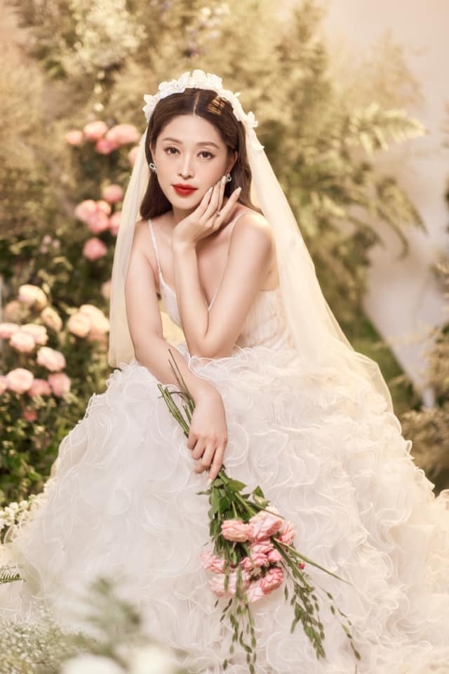 Á hậu cực thân, từng được Đỗ Hà bê tráp vắng mặt bất thường trong đám cưới tại Hà Nội- Ảnh 6. Á hậu cực thân, từng được Đỗ Hà bê tráp vắng mặt bất thường trong đám cưới tại Hà Nội- Ảnh 6.