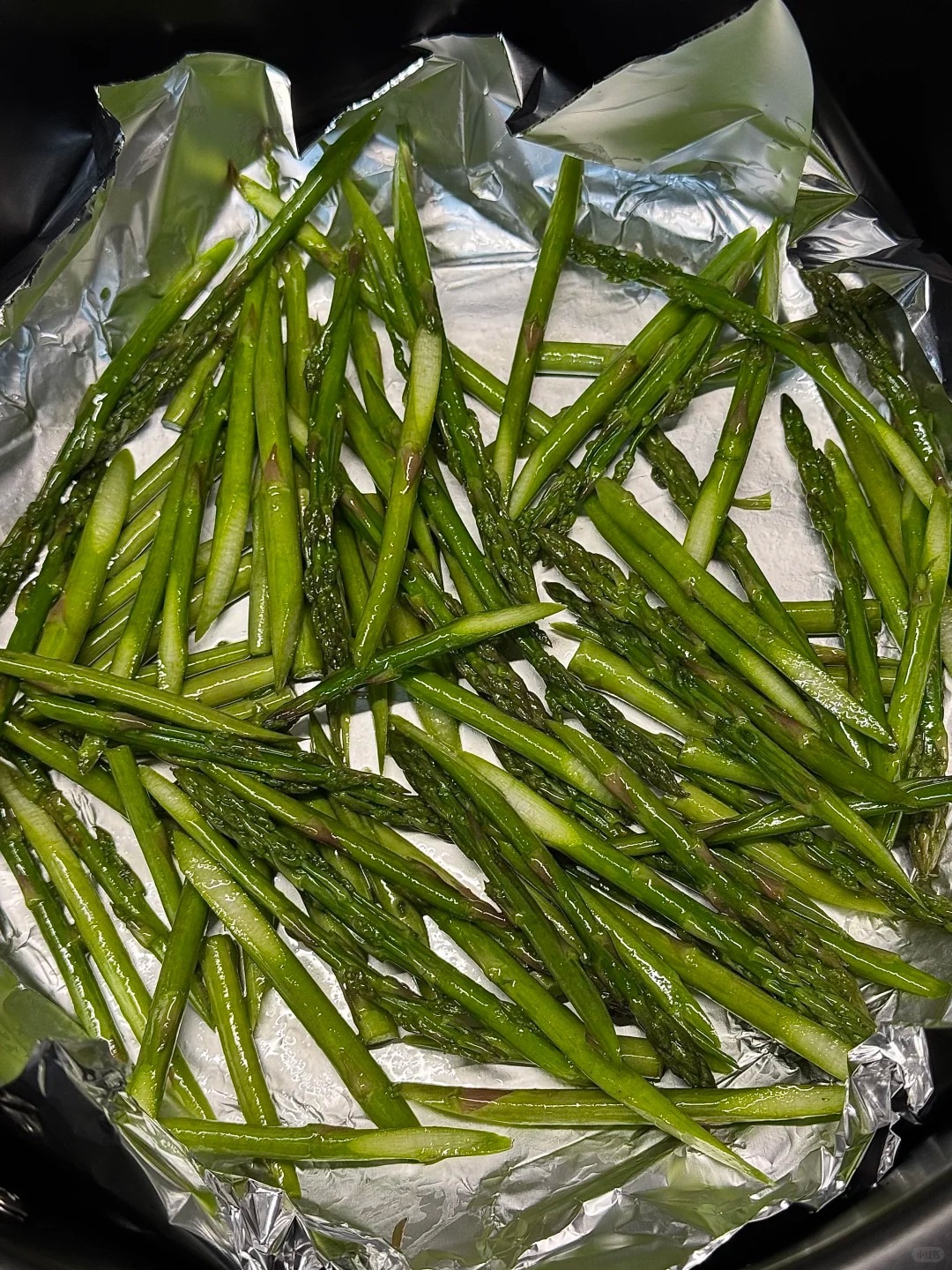 Salad của người giàu: Công thức giảm cân đang gây bão, kết hợp măng tây cùng "kho báu đen" đắt đỏ, ăn hoài không chán!- Ảnh 2.