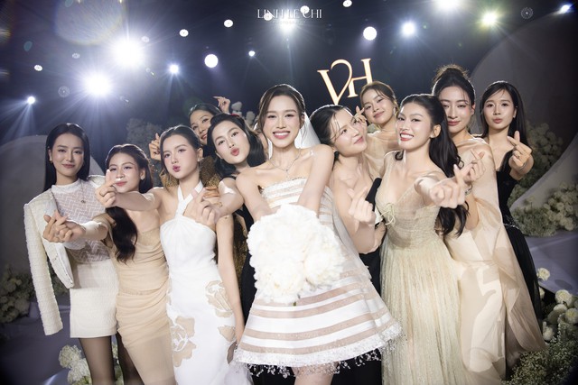 Dự đám cưới của Đỗ Hà và thiếu gia Tập đoàn Sơn Hải xong, khách mời đều cầm trên tay 1 món đồ- Ảnh 3. Dự đám cưới của Đỗ Hà và thiếu gia Tập đoàn Sơn Hải xong, khách mời đều cầm trên tay 1 món đồ- Ảnh 3.