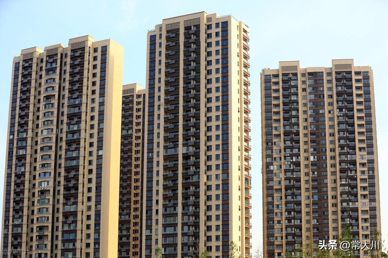 Đừng dại mua tầng cao nhất: Tôi đã trả giá bằng hóa đơn điện tăng gấp đôi và 2 lần sửa dột vẫn không xong- Ảnh 1.